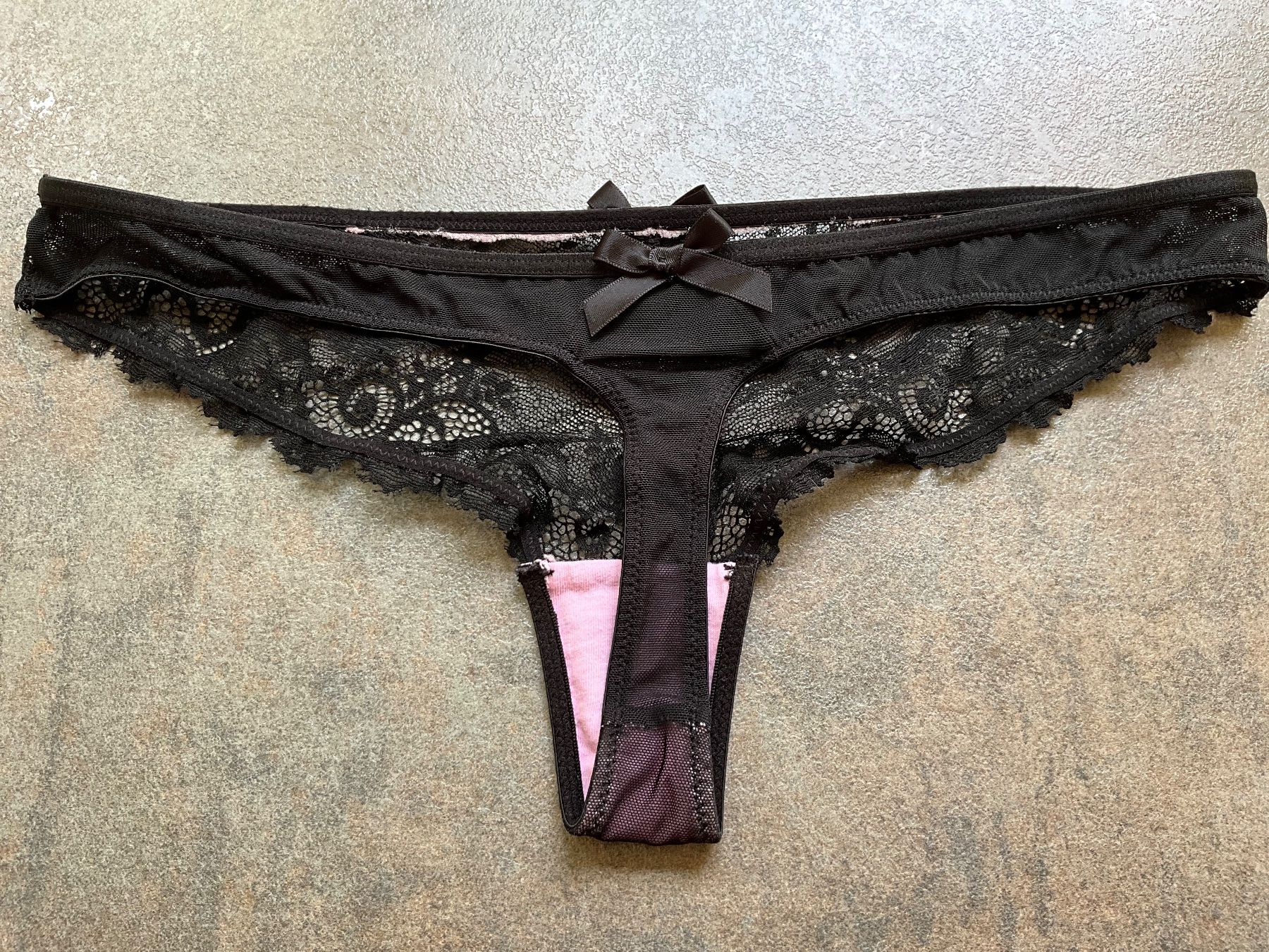 Autres dessous: String Damen Farbe schwarz Größe M – D'occasion à Basel par elster1986 1