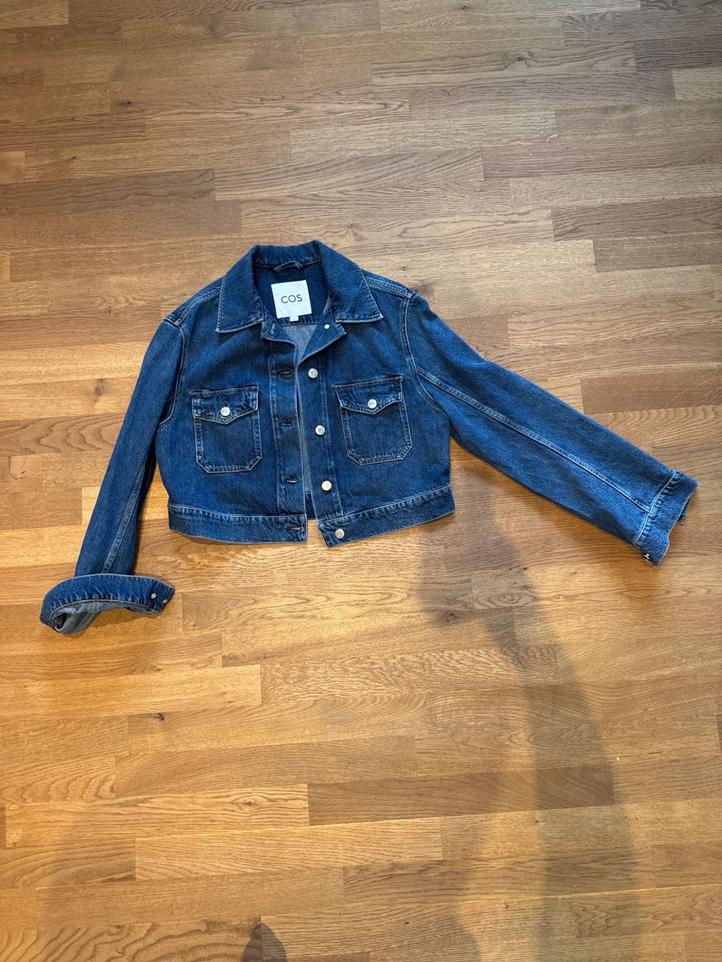 Cos Giacche: COS kurze Jeansjacke Utility 34 – Usato da Speicherschwendi venduto da Madeleine_17