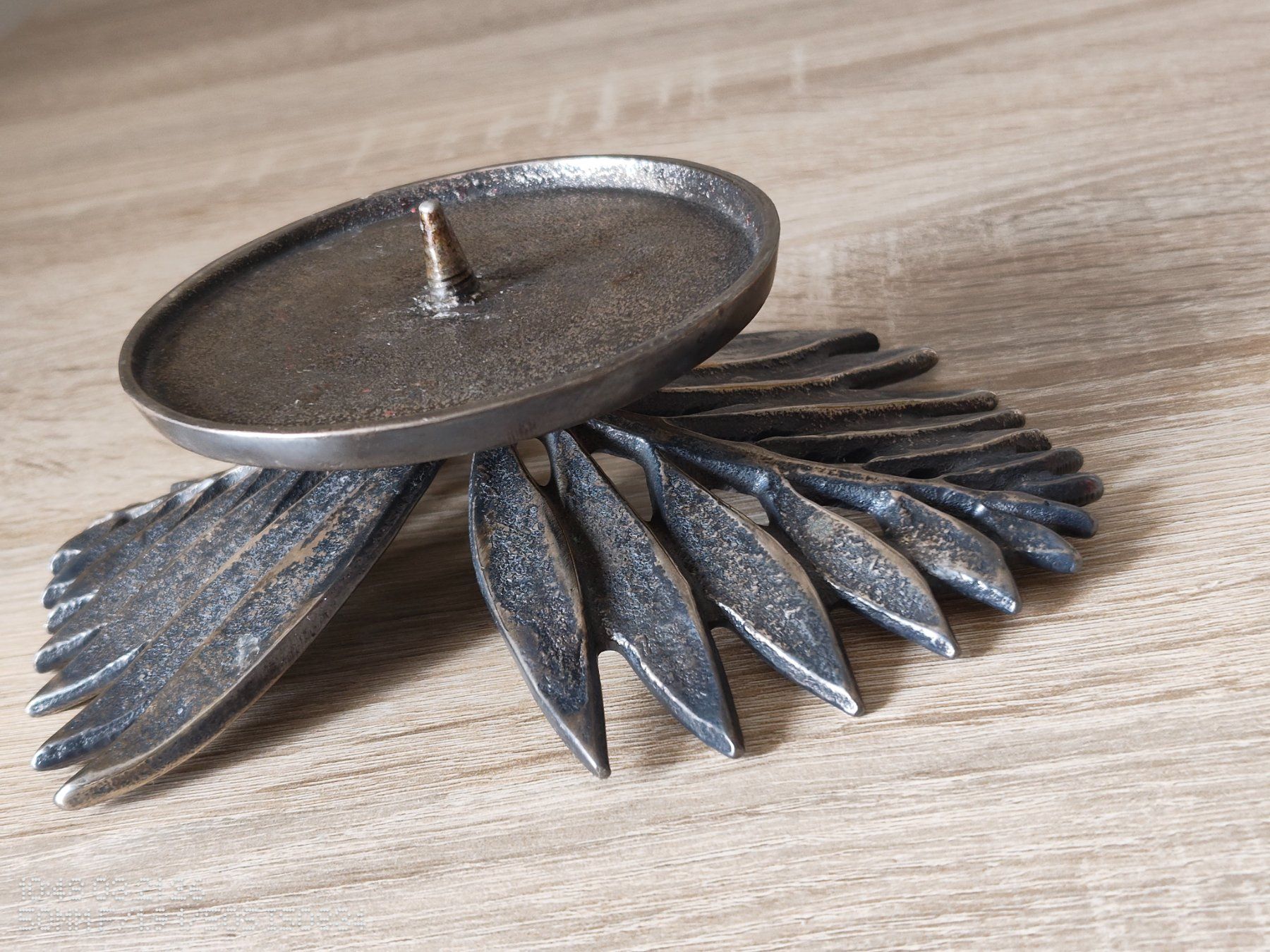 Kerzenständer: Kerzenhalter aus Metall mit Stilisierten Feder oder Blattfuß – Gebraucht aus St. Gallen von Ricardo_Deals 3