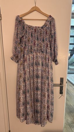 Sommerliches Maxikleid mit Raffung und Blumenmuster Gr. M