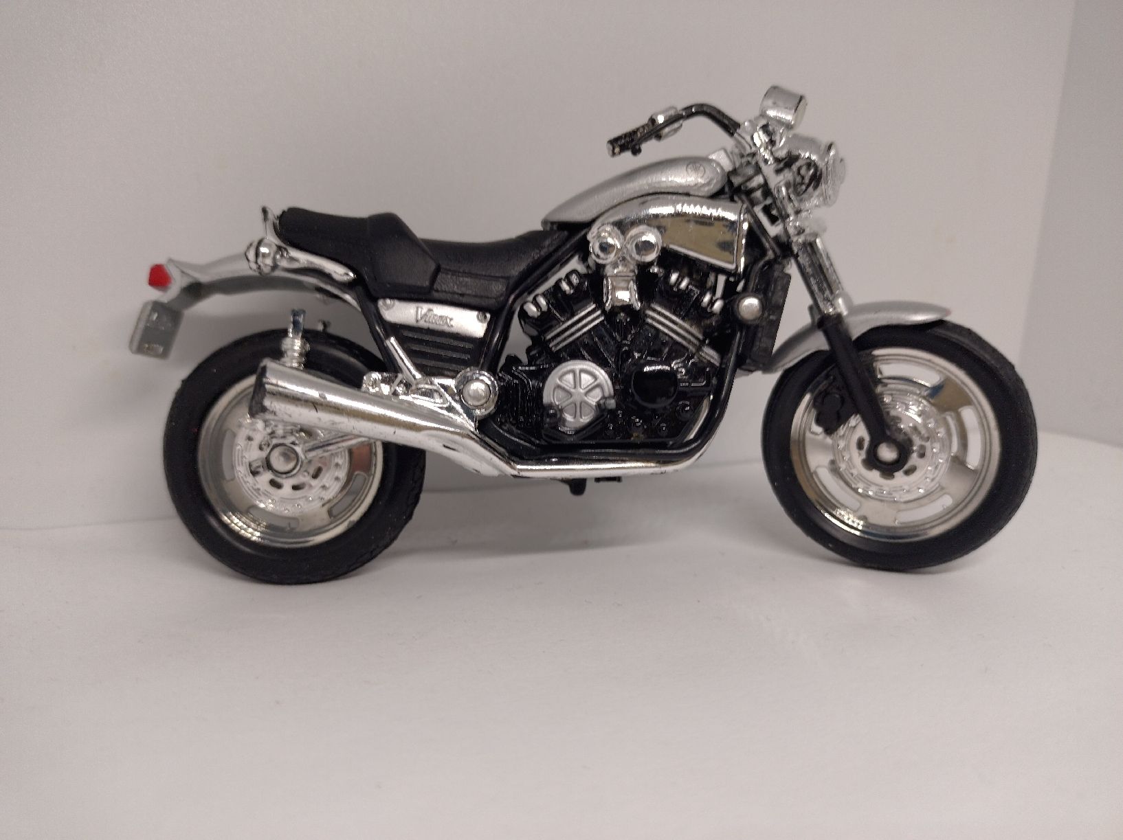 Maisto Kit di modellismo & Modellini statici: Maisto, Yamaha VMax 1/18 – Usato da La Chaux-de-Fonds venduto da Pierrot8404 1