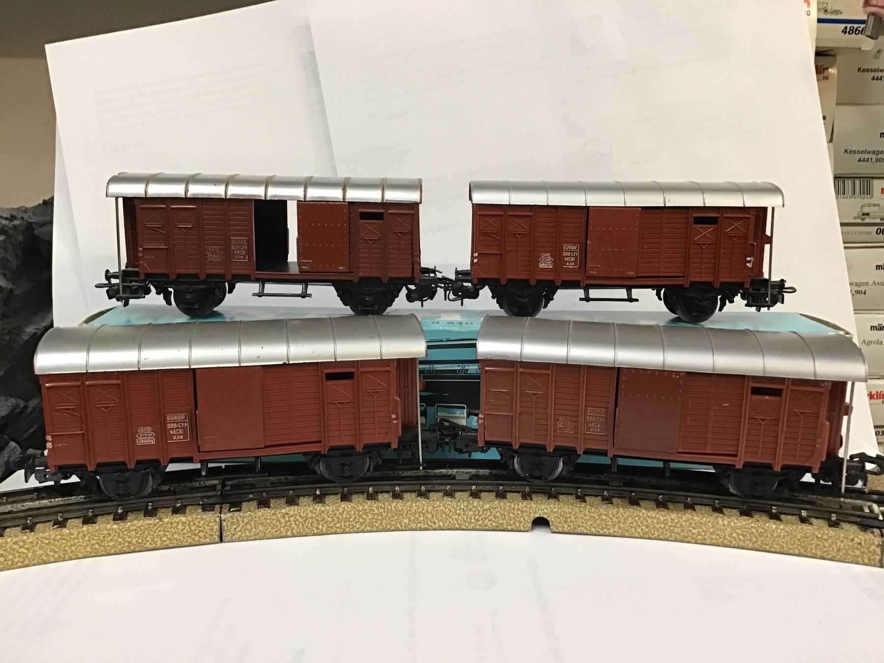 Märklin Modellini di ferrovie: Märklin Güterwagenset 4er H0 fast neu – Usato da Männedorf venduto da Modellbau-wyss