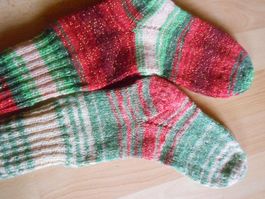 2 Paar Handgestrickte Weihnachtssocken Gr. 38/39