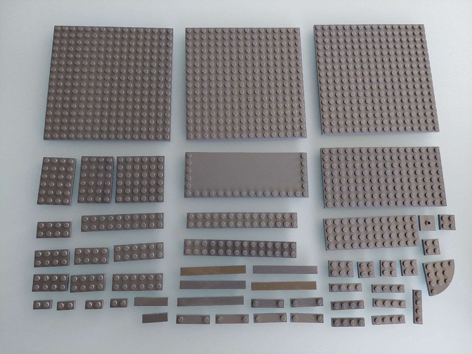 Lego Spielzeuge: Div Lego Bauplatten ( grau) – Gebraucht aus Zetzwil von sti_x9xf