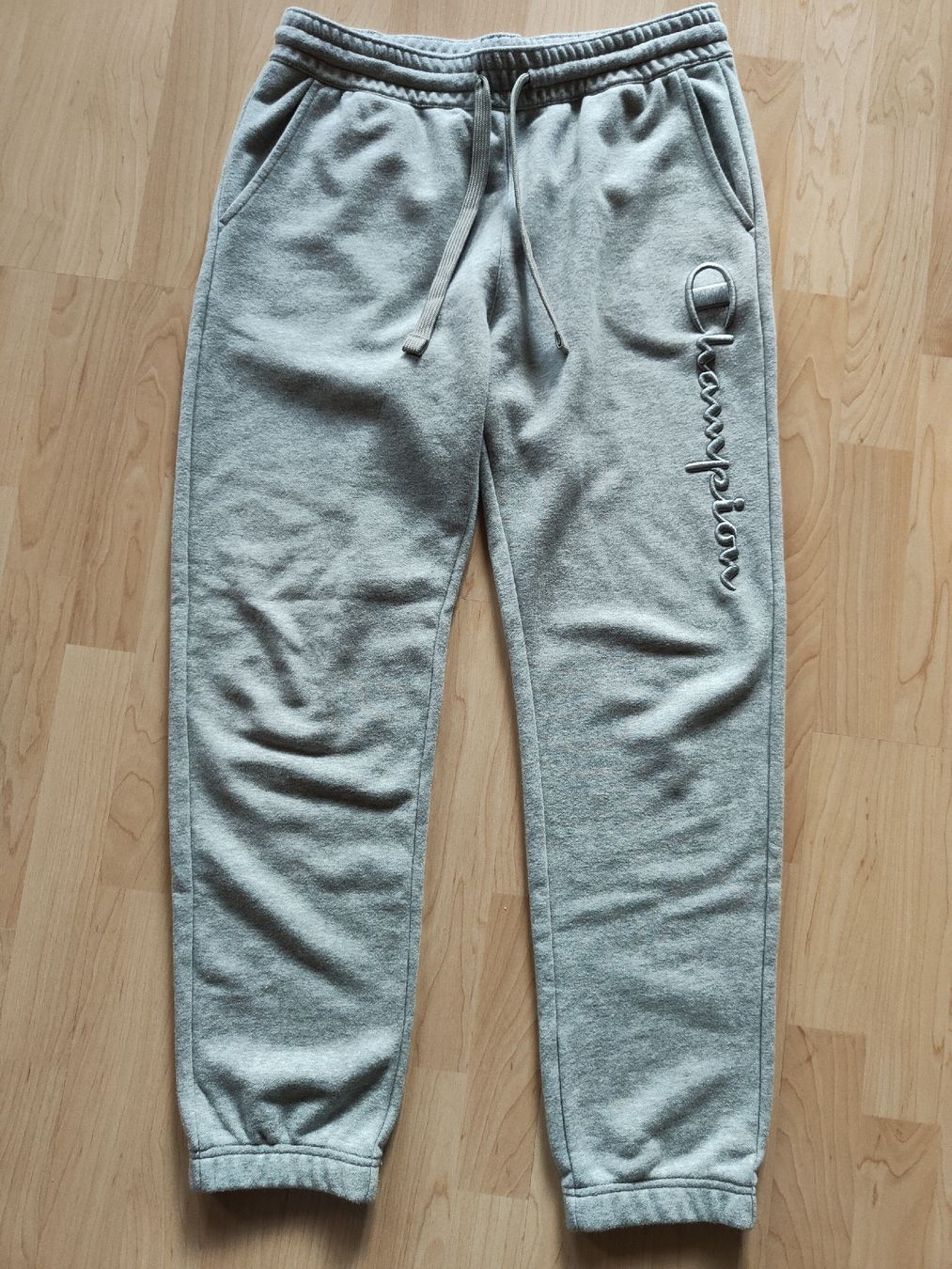 Champion Pantaloni: Trainingshose Champion, Gr. M, grau – Nuovo (secondo la descrizione) da Unterägeri venduto da Meikelbein