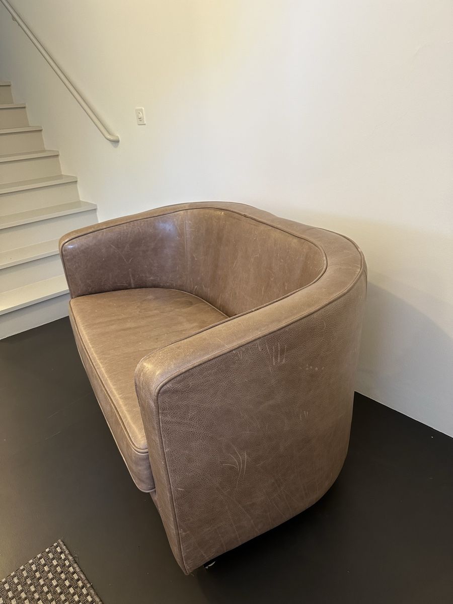 Divani: Kleines Ledersofa – Usato da Muttenz venduto da kar_yql9 1