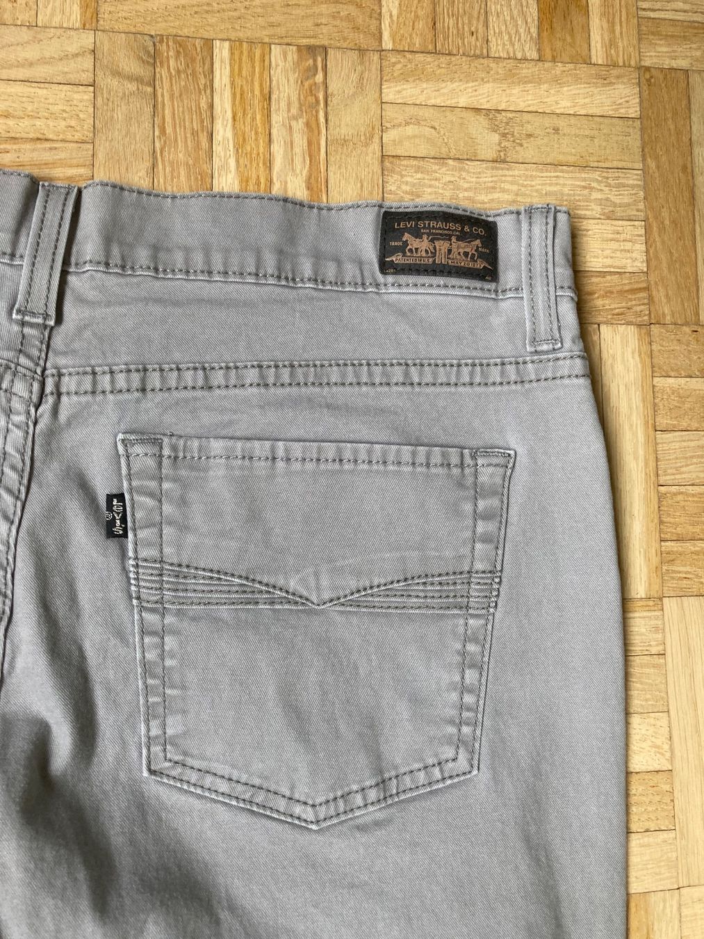 Levi's Jeans: LEVIS Jeans 512 grau Slimming straight US 14 42 NEU BW Elast – Nuovo (secondo la descrizione) da Binningen venduto da Kaila61 5