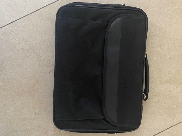 Taschen: Schwarze Laptoptasche – Gebraucht aus Luzern von Lisbeth54 2