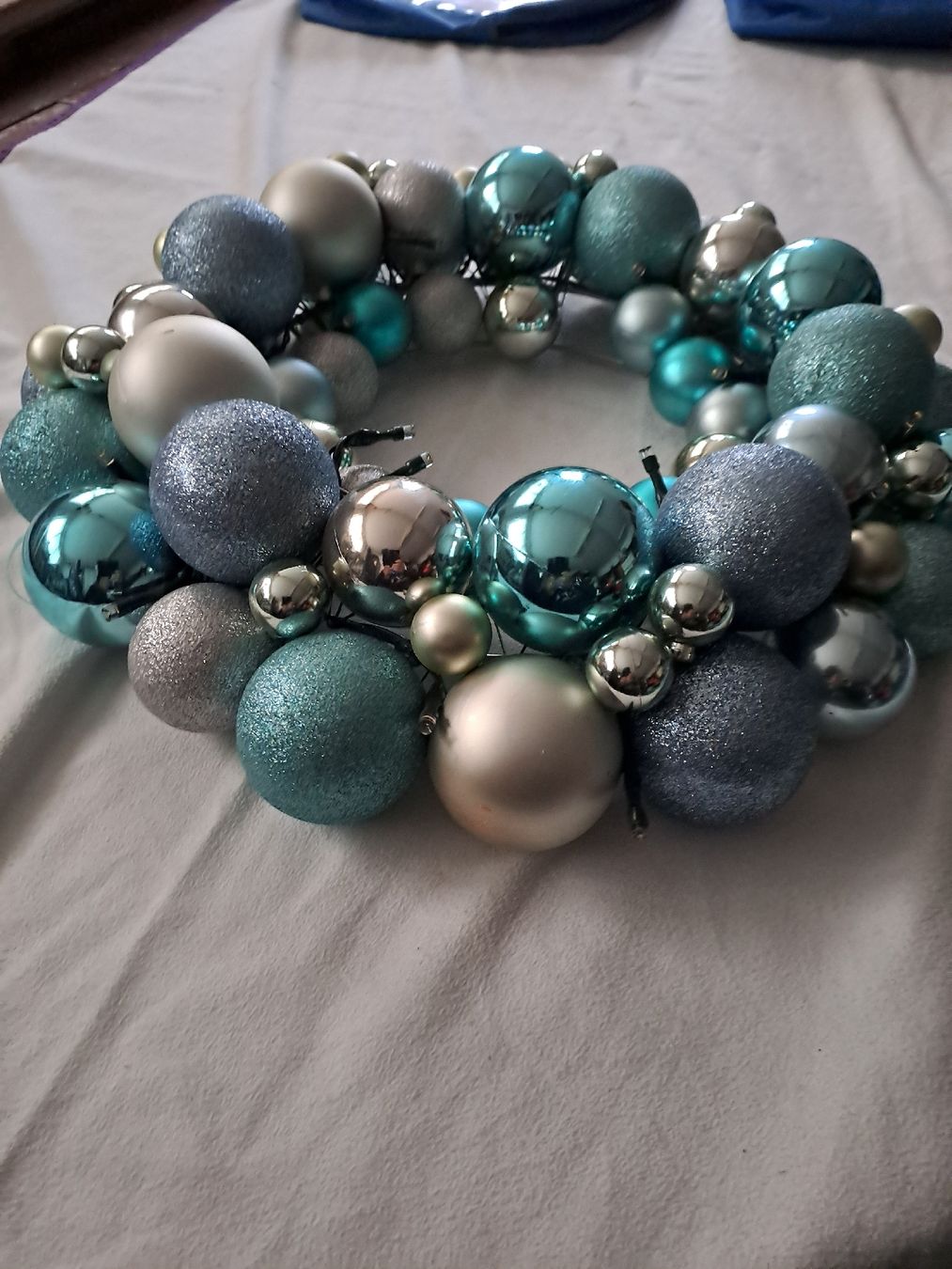 Tutte le decorazioni: Weihnachtskranz mit Kugeln in Blau und Silber – Usato da Zürich venduto da Schoebi19 2