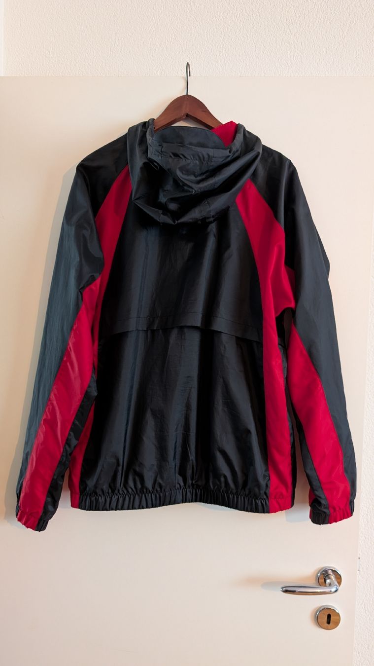 Jordan Giacche: Nike · Jordan Essential Woven Trainingsjacke – Usato da Basel venduto da Ragnar53 1