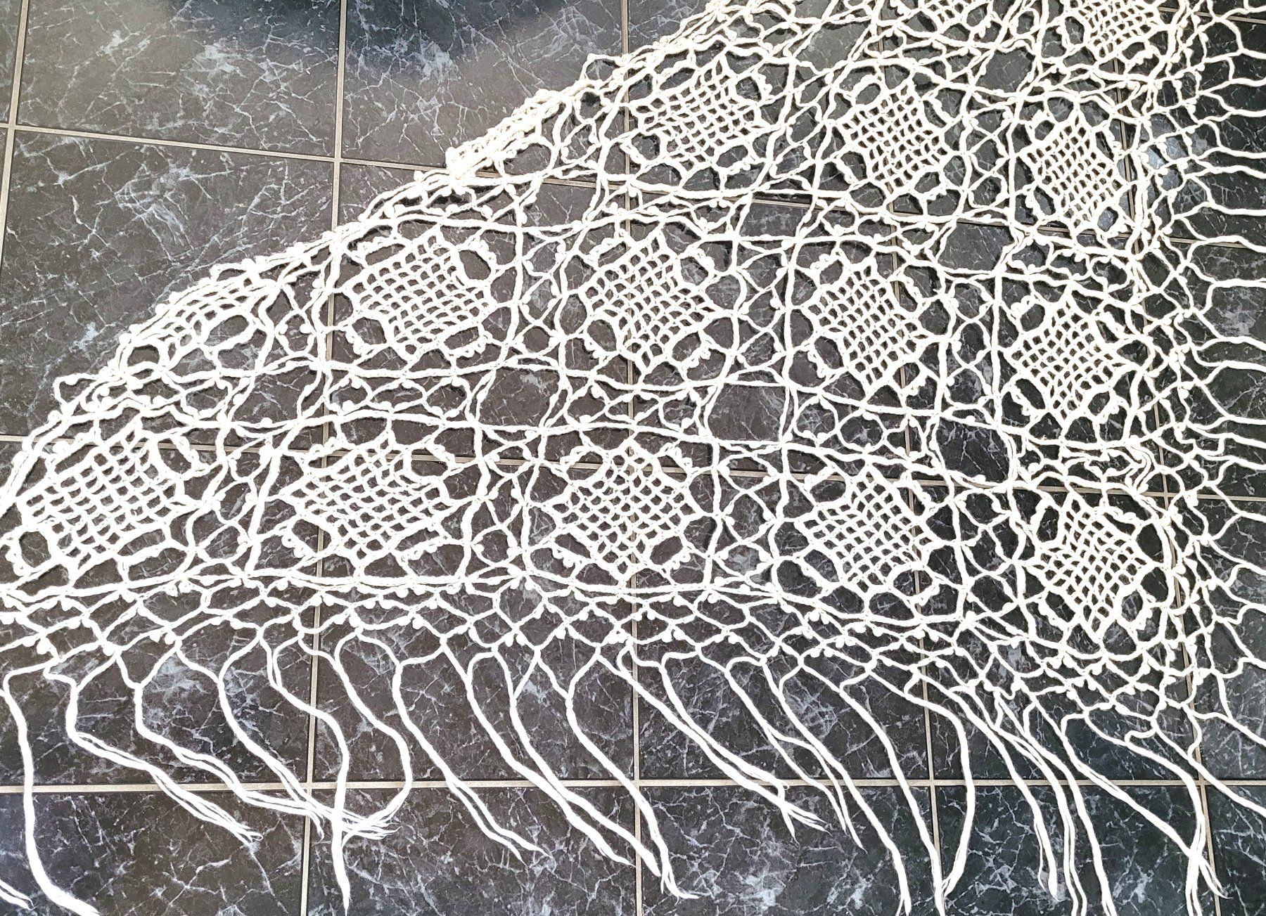 Foulards, Tücher & Schals: Wunderschöne Stola, Handarbeit, Anf. 1970er – Gebraucht aus Oberuzwil von rtr_wp6m