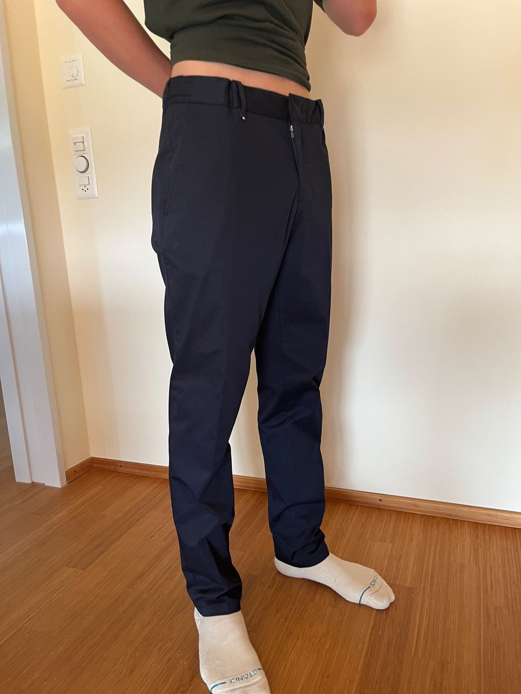Hugo Boss Pantalons: Boss Slim Fit Anzughose dunkelblau – D'occasion à Baar par Brigittedi