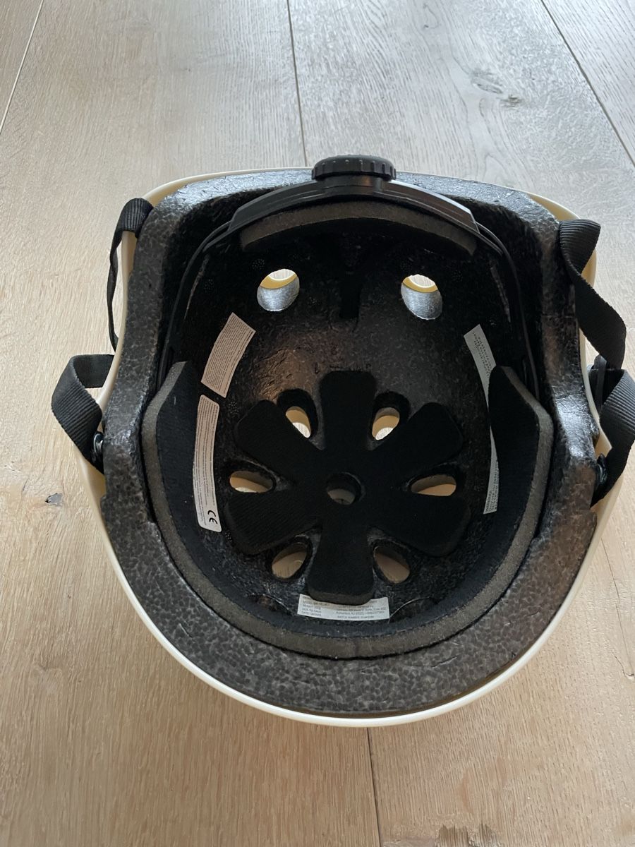 Banwood Caschi: Banwood Kinderhelm Gr. 50-54 – Usato da Hohenrain venduto da Oters 4