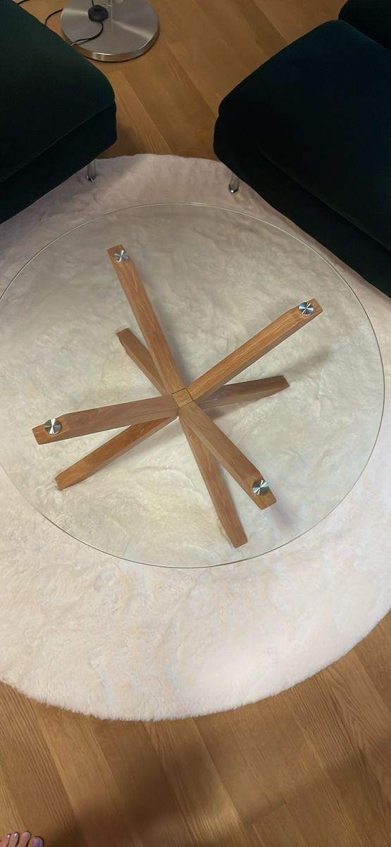 Tavoli: Runder Glastisch mit Metallbeinen in Holzoptik – Usato da Winterthur venduto da lue_sqt9 2