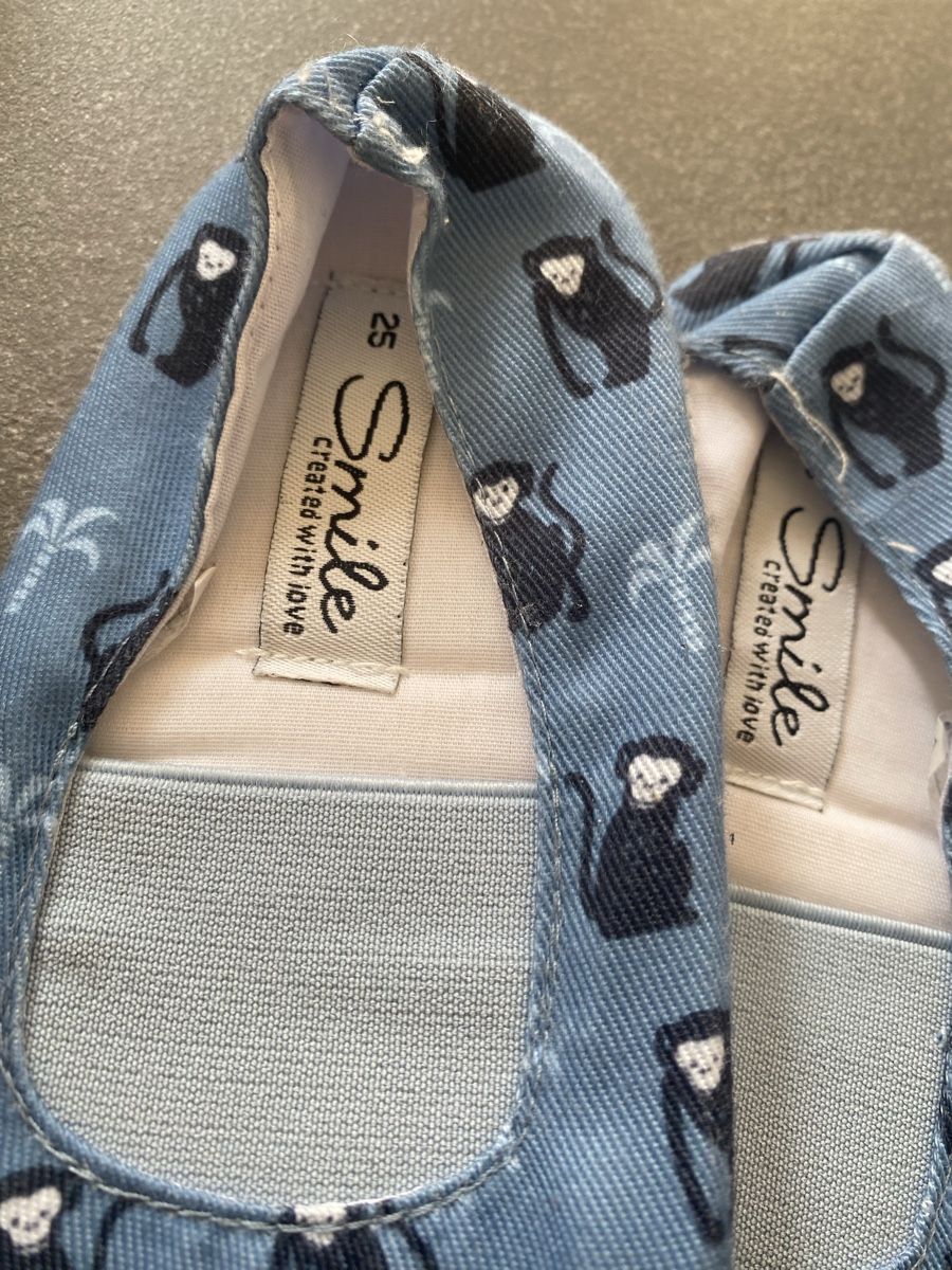 Scarpe per ragazzi: NEU 2x Hausschuhe/Schläppli Grösse 25 – Nuovo (secondo la descrizione) da Binningen venduto da Eober 1