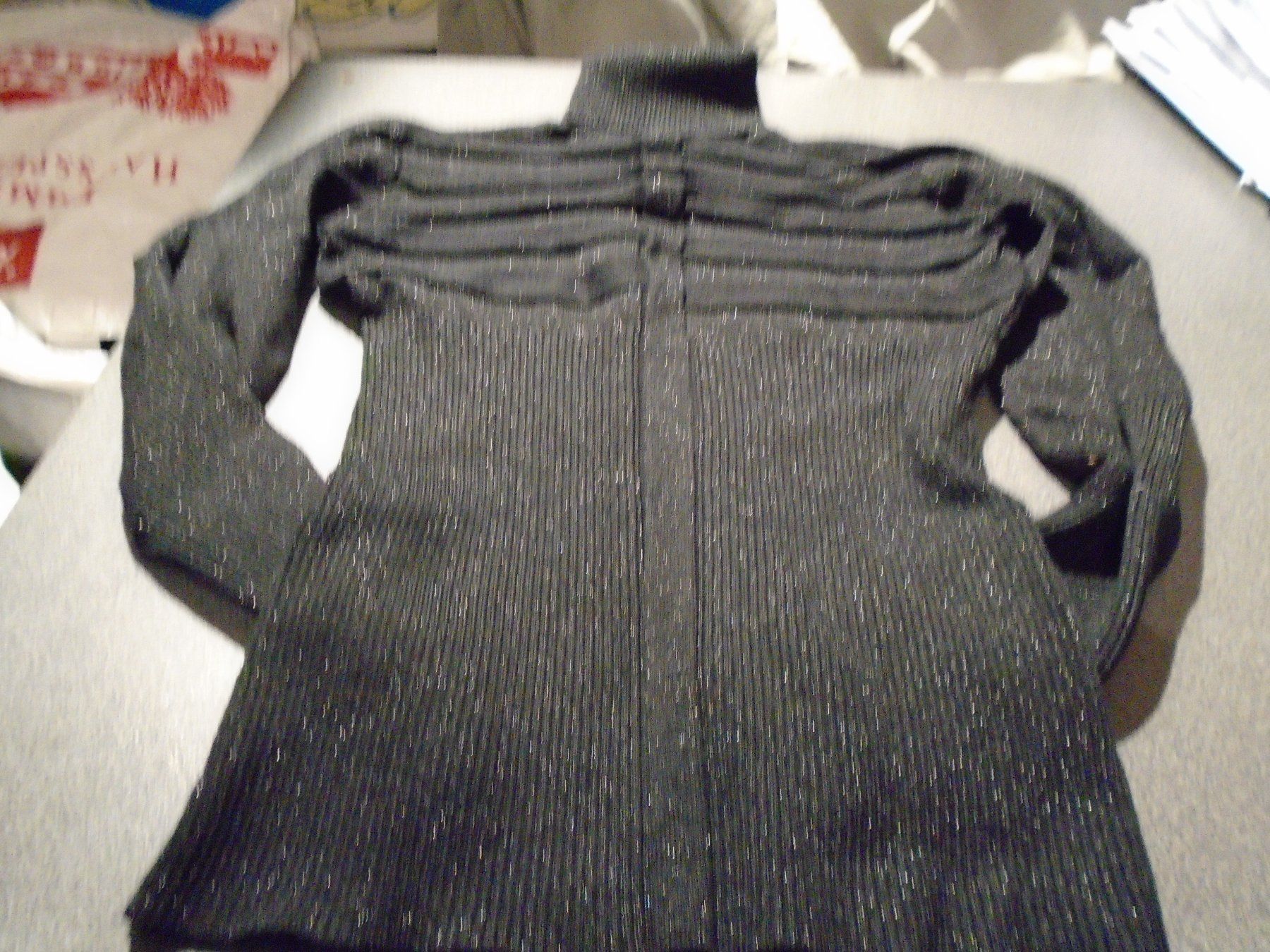 Pullover & Sweatshirts: Rollkragenpullover ca. Grösse S, schwarz/silbrig gesprenkelt – Gebraucht aus Zürich von abraxas1291 1