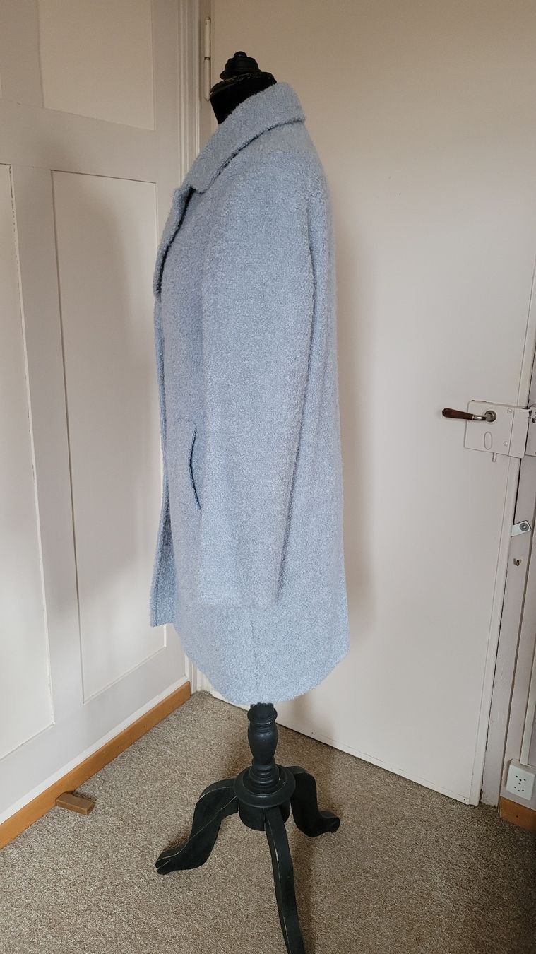 Benetton Cappotti: Benetton Mantel Gr.36 Eisblau Mohair Wolle – Usato da Winterthur venduto da Wohnhaus 1