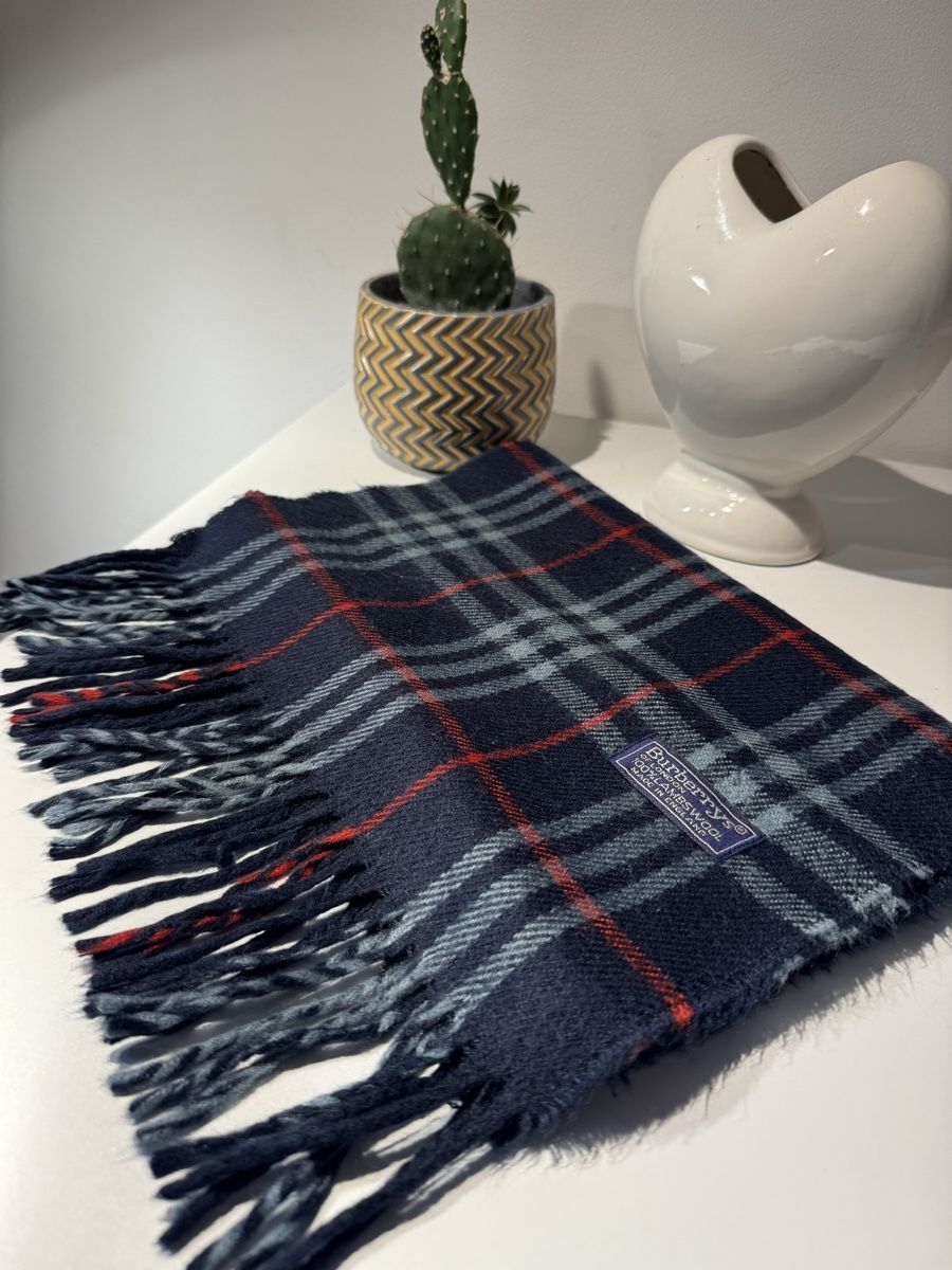 Burberry Foulard & Sciarpe: Écharpe Burberry originale – Usato da St-Maurice venduto da Nikitas_P 2