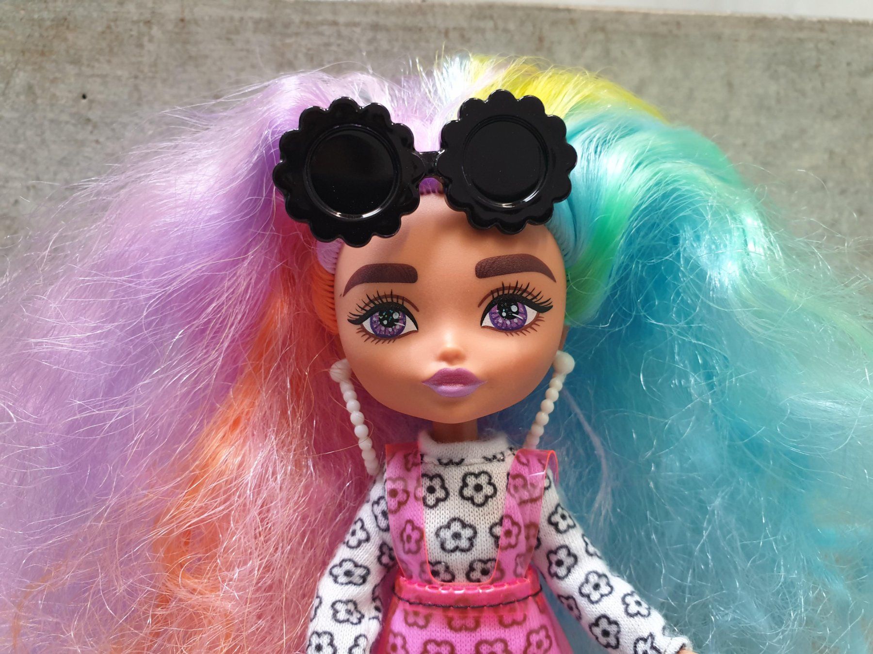 Bambole: Poupée Barbie Extra Mini, cheveux arc-en-ciel – Usato da Fribourg venduto da fripons 1