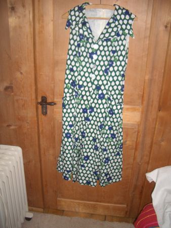 Antikes Kleid Blumenmuster Grün Weiss Blau Grösse 38