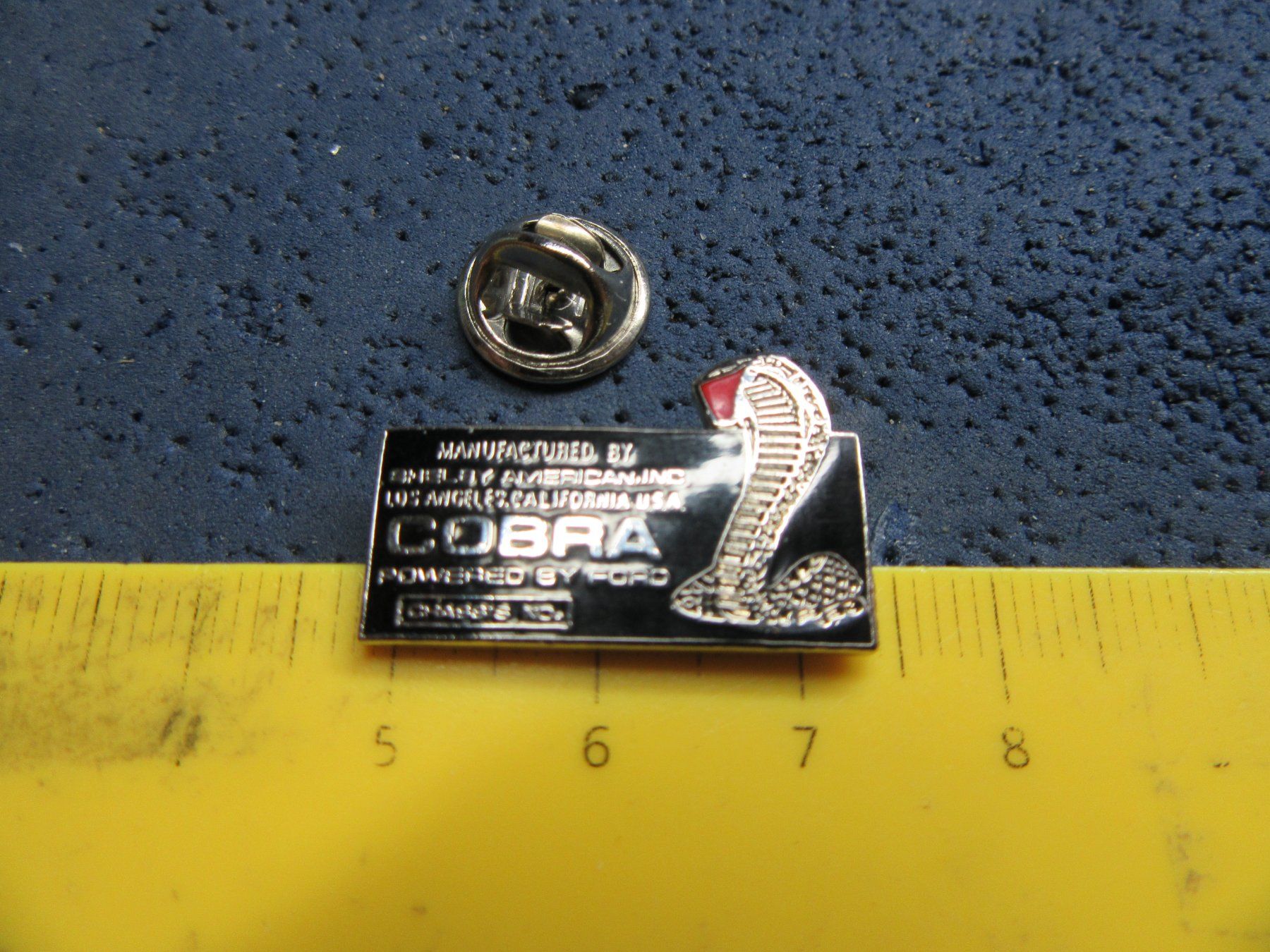 Ford Plaketten & Abzeichen: AC COBRA POWERED BY FORD AUTO PIN ENAMEL SILBRIG – Gebraucht aus Ettingen von Hausi4711 2