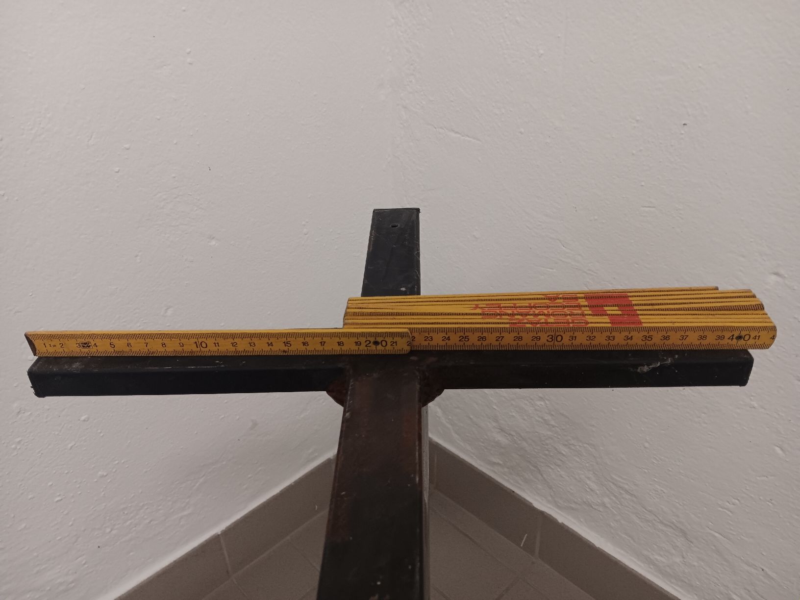 Sonstiges Mobiliar: pied de table métallique – Gebraucht aus Lausanne von Grabock 1
