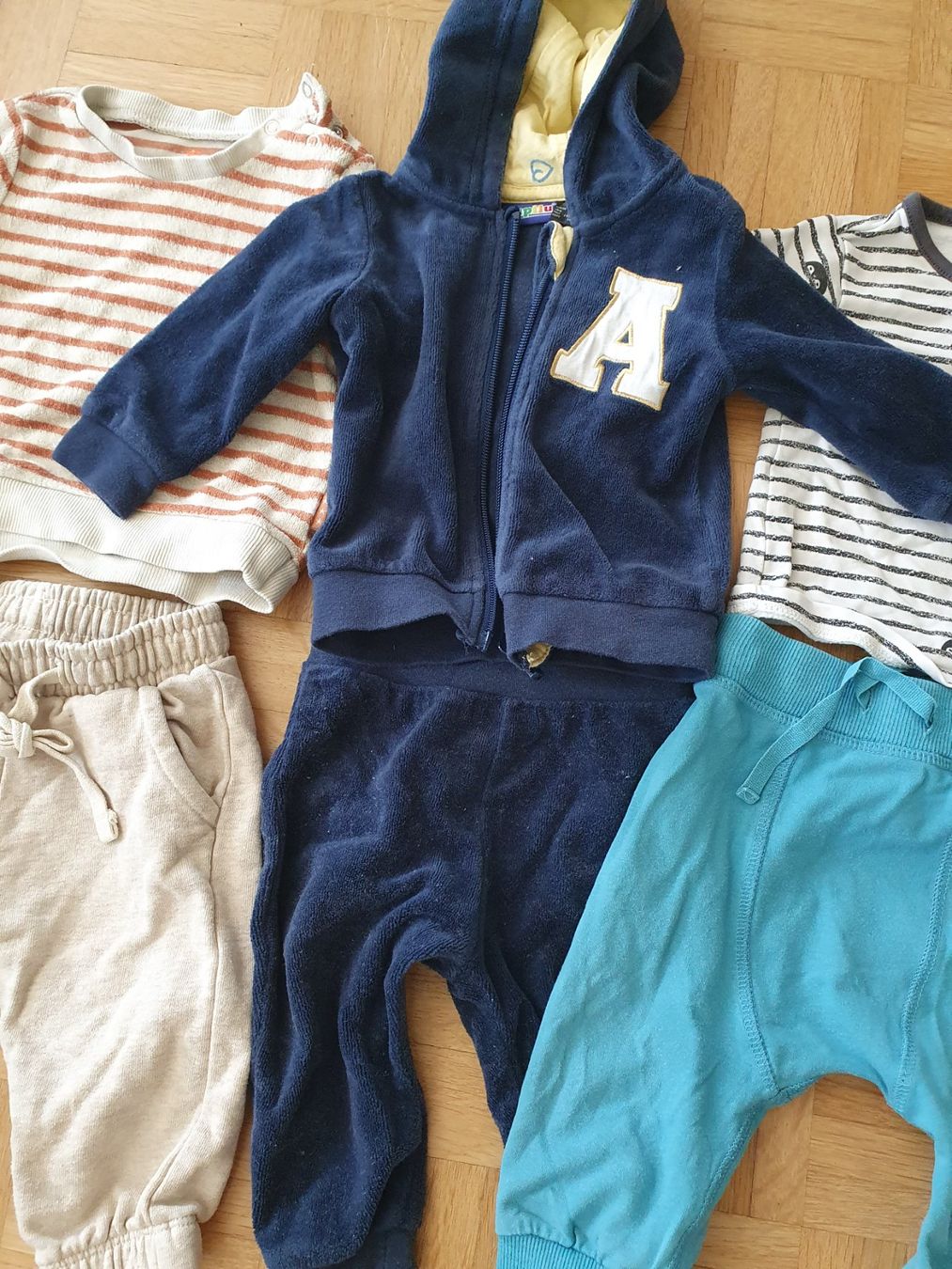 Kleiderpakete & -sets: Hosen und Shirts/Jäckchen Babies – Gebraucht aus Nussbaumen AG von efmkoene 2