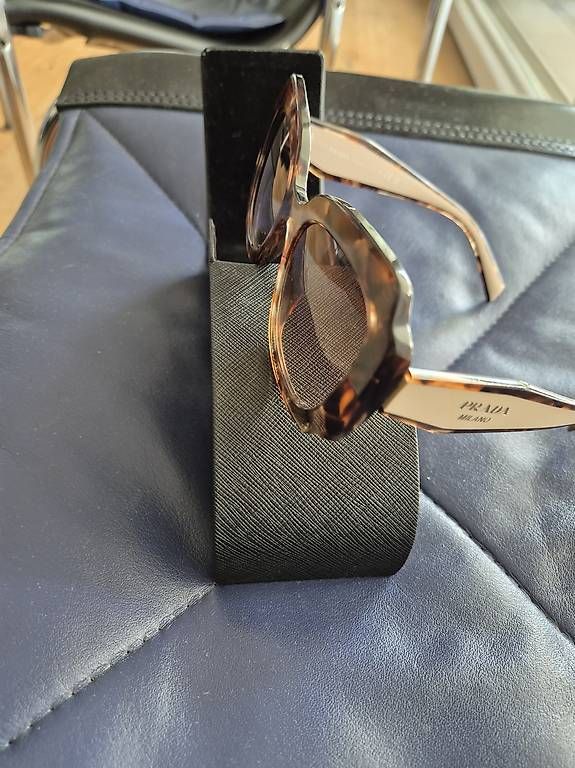 Occhiali & Lenti: Prada Sonnenbrille (Neuwertig)  – Usato da Buchrain venduto da chrigebrunner 1