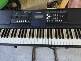 Keyboard Yamaha PSR-E333 inklusive Ständer gebraucht