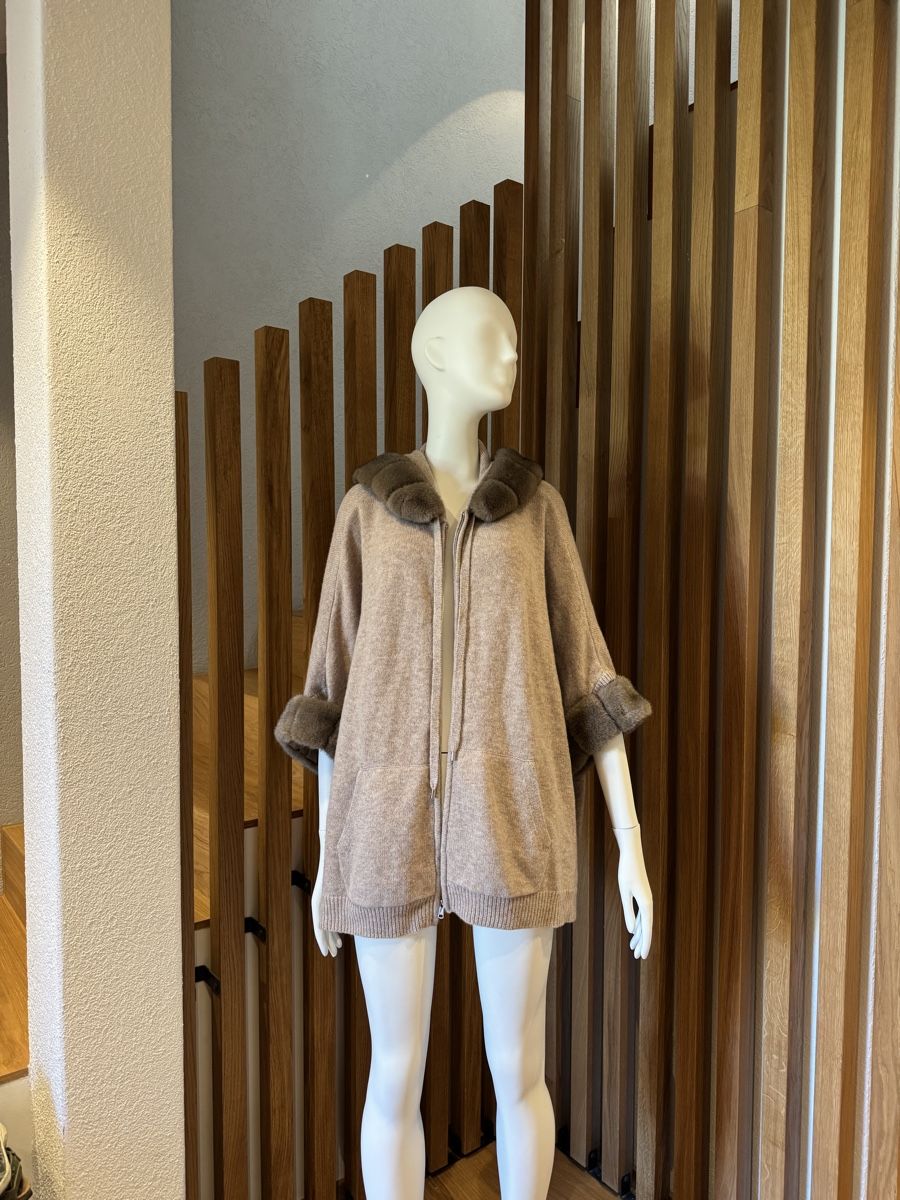 Autres vêtements femmes: Max moi cape  – Neuf (Voir description) à Zug par agiris