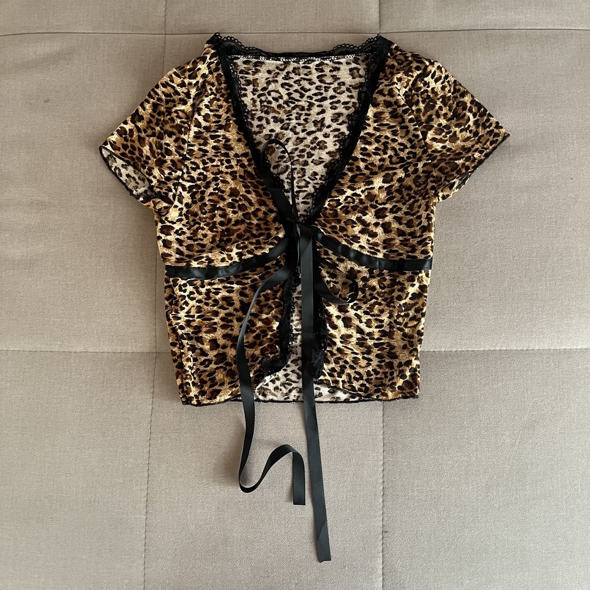 T-shirt: T-shirt mit Leopardenmotiv – Nuovo (secondo la descrizione) da Cunter venduto da tiramisuuu_