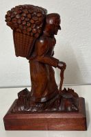 sehr schöne Holzfigur - Frau mit Rückentragkorb (Hutte)