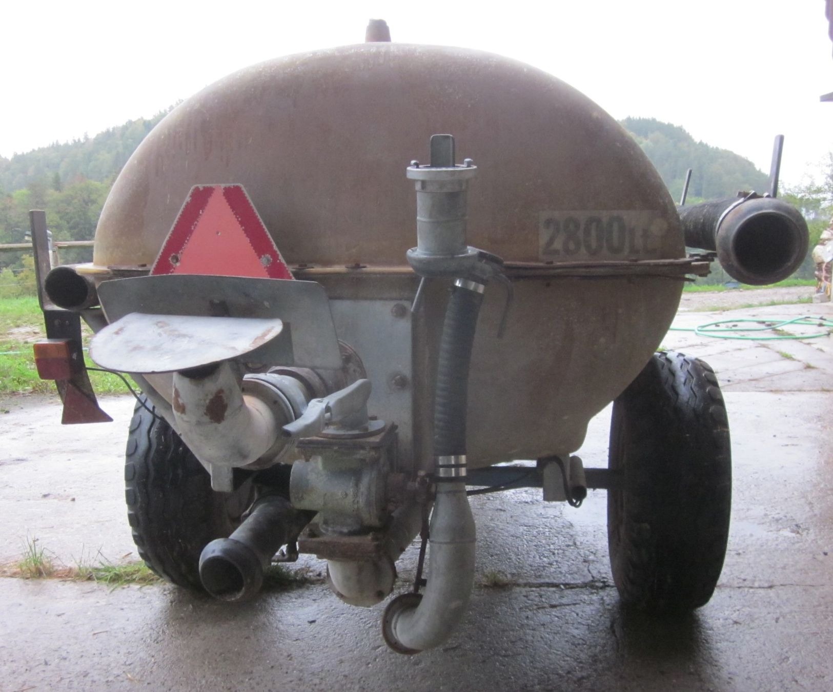 Tutte le macchine: Güllenfass / Pumpfass Schweizer 2800 lt – Usato da Mosnang venduto da Schoenis 2