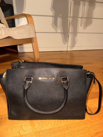 Handtasche Michael Kors schwarz gebraucht
