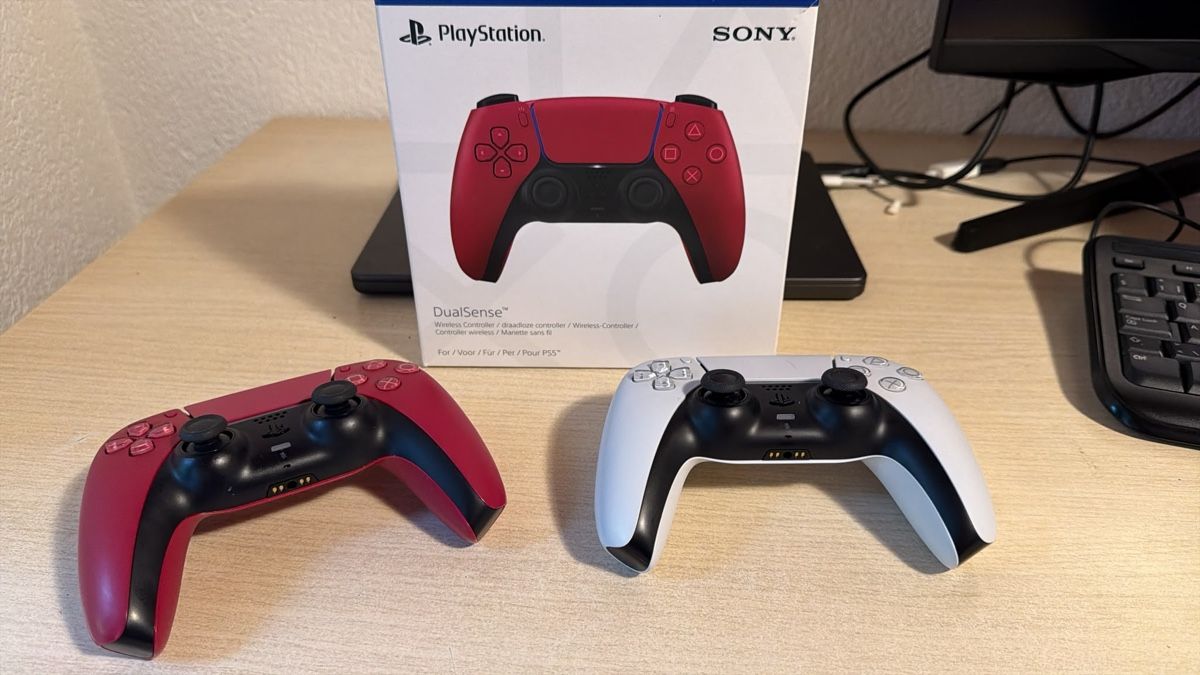 Controller: 2x Sony PS5 DualSense Wireless Controller (Cosmic Red + Whit – Usato da Rüti GL venduto da isa_d92d 1