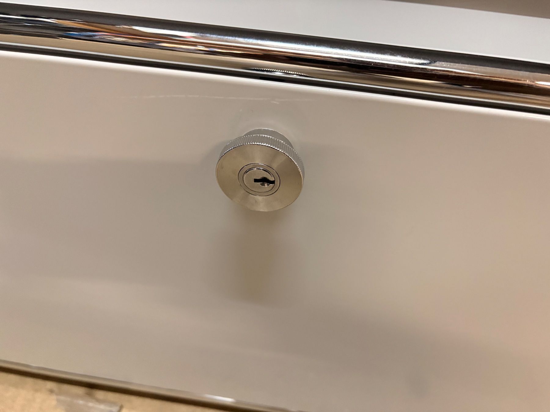 USM Scaffali: USM Haller Sideboard Lichtgrau mit Schubladen – Usato da Hellbühl venduto da copy-swiss 2