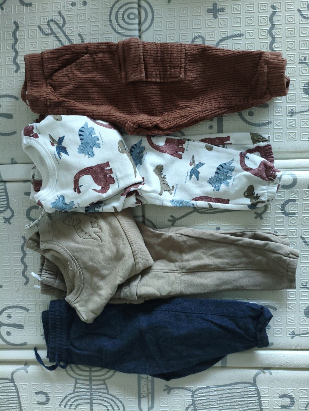Lotti & Set di vestiti: vestiti bambini  – Usato da Locarno venduto da sca_8bh7