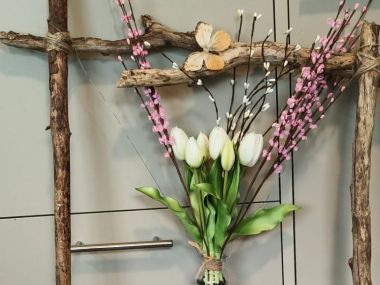 Alle Dekorationen: Deko Astgestell mit Blumen und Schmetterling – Neu (gemäss Beschreibung) aus Heimberg von smile117 2