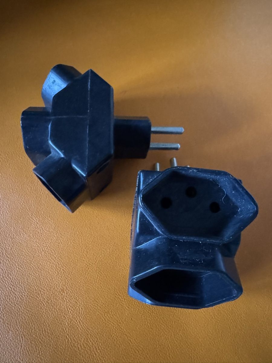 Componenti elettronici: Diverse Elektro-Stecker – Usato da Oberentfelden venduto da Judyku 2