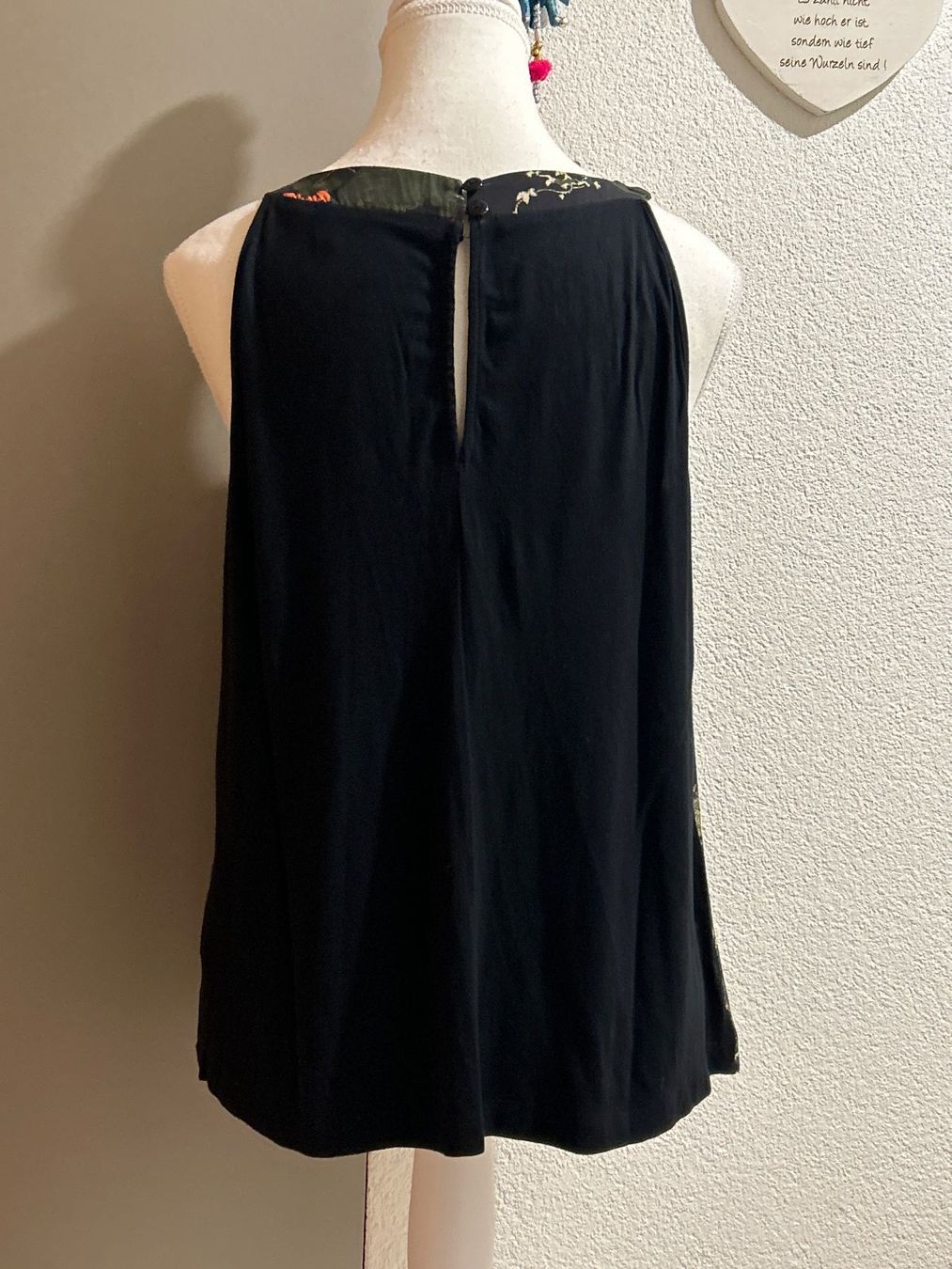 Top: Top schwarz mit Muster von Warehouse Gr.36 – Usato da Brunnen venduto da Nala2929 3