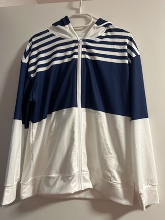 Trendiger Hoodie mit Kapuze, Grösse M, neu