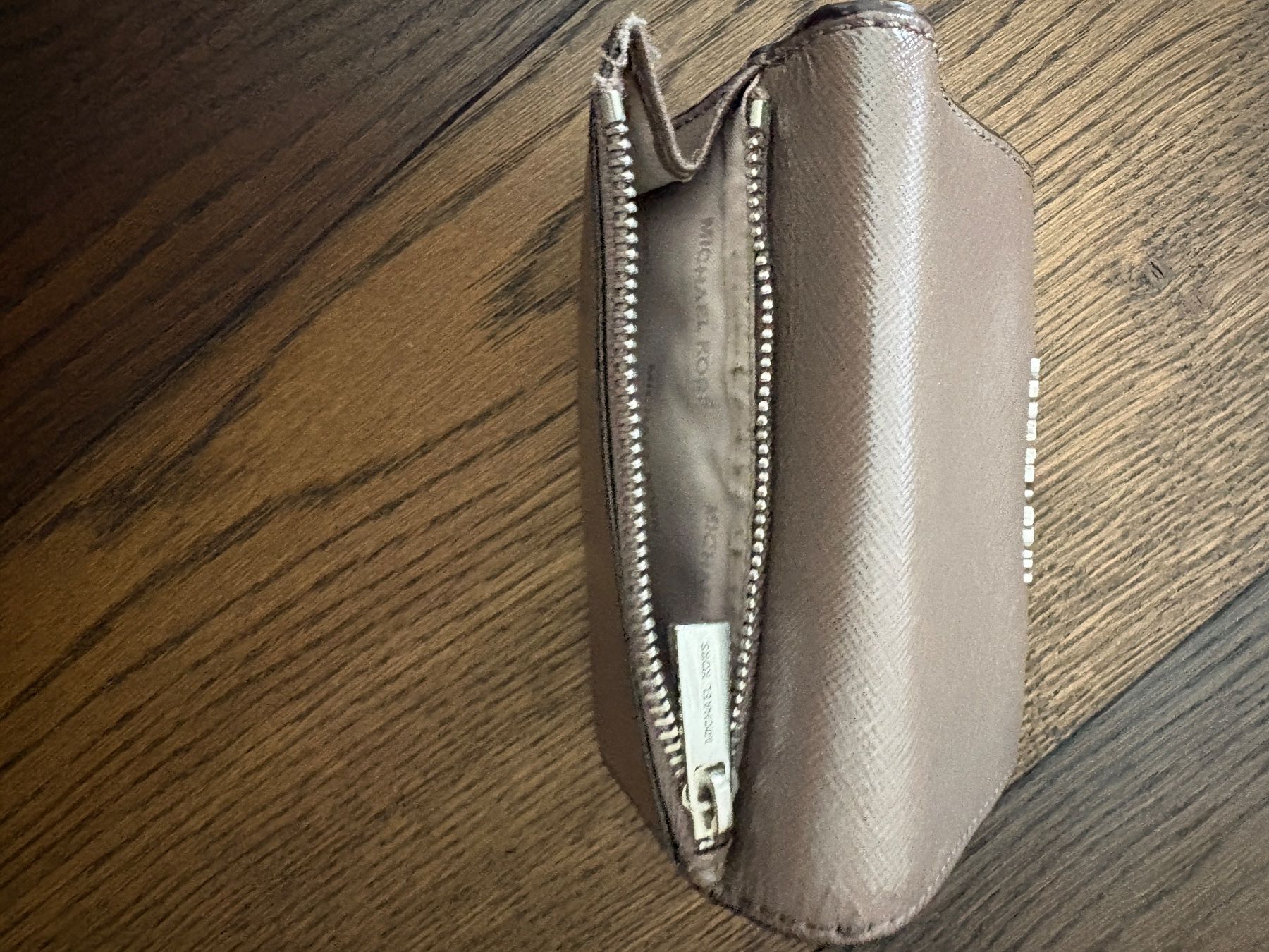 Michael Kors Portamonete: Michael Kors Geldbörse – Usato da Schaan venduto da ManuelaJ. 2