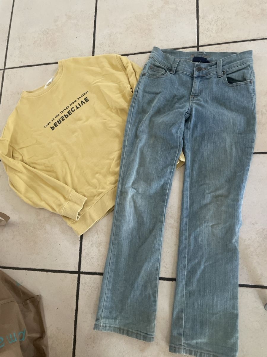 Mango Ensembles coordonnés: Pullover Mango gelb und Jeans Manor blau Gr.134 – D'occasion à Obergerlafingen par cabo4