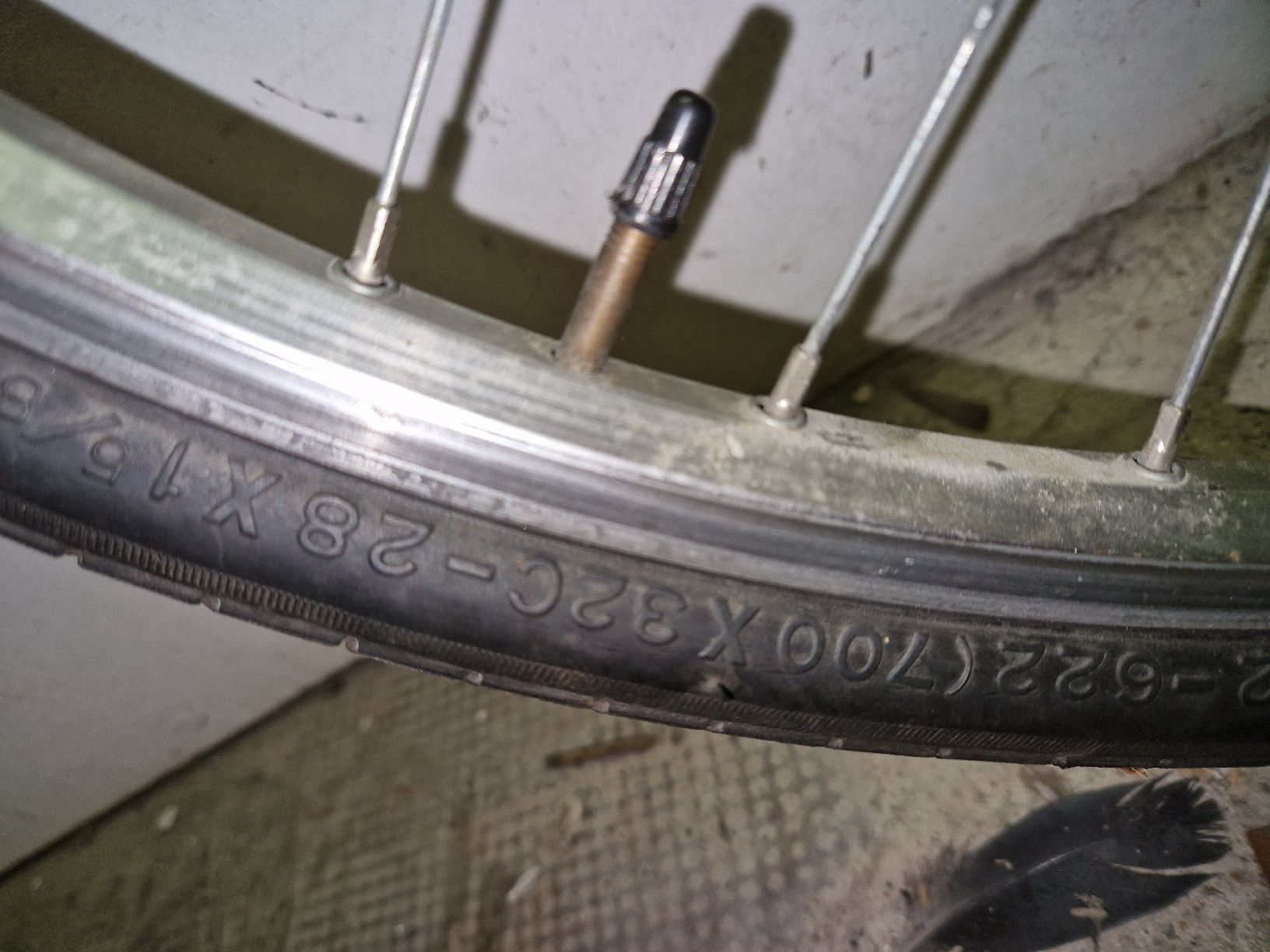 Pneus & Kompletträder: Roue avant vélo avec le pneu – Gebraucht aus Onex von viv_72hm 1