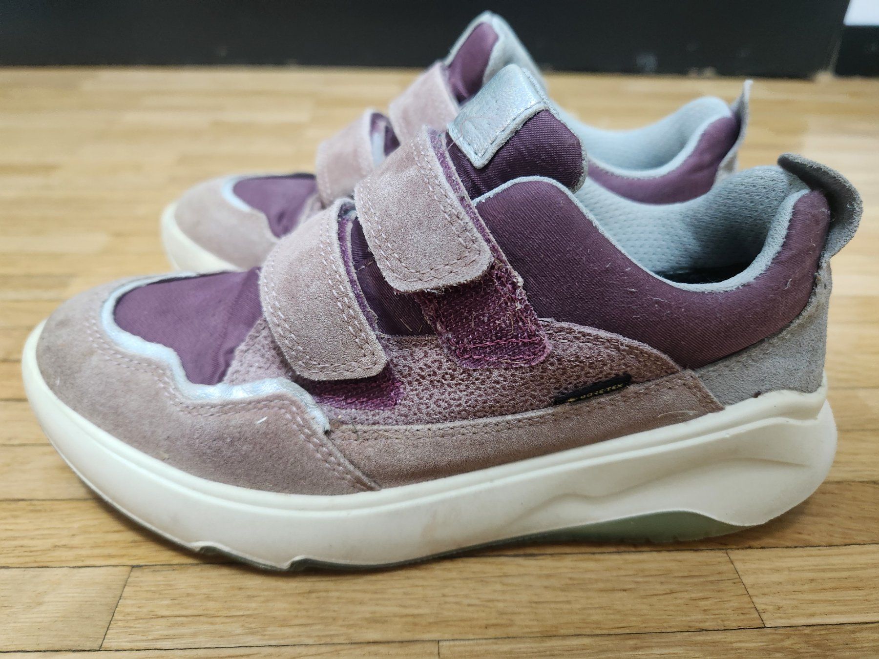 Superfit Scarpe per ragazze: Mädchenschuhe Gr. 33 – Usato da Effretikon venduto da Nuddi