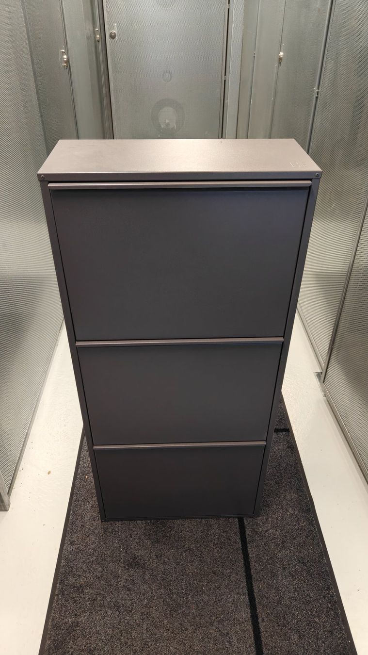 Autoribaltabili: Schuhschrank Metall anthrazit 3 Fächer gebraucht – Usato da Winznau venduto da FV_