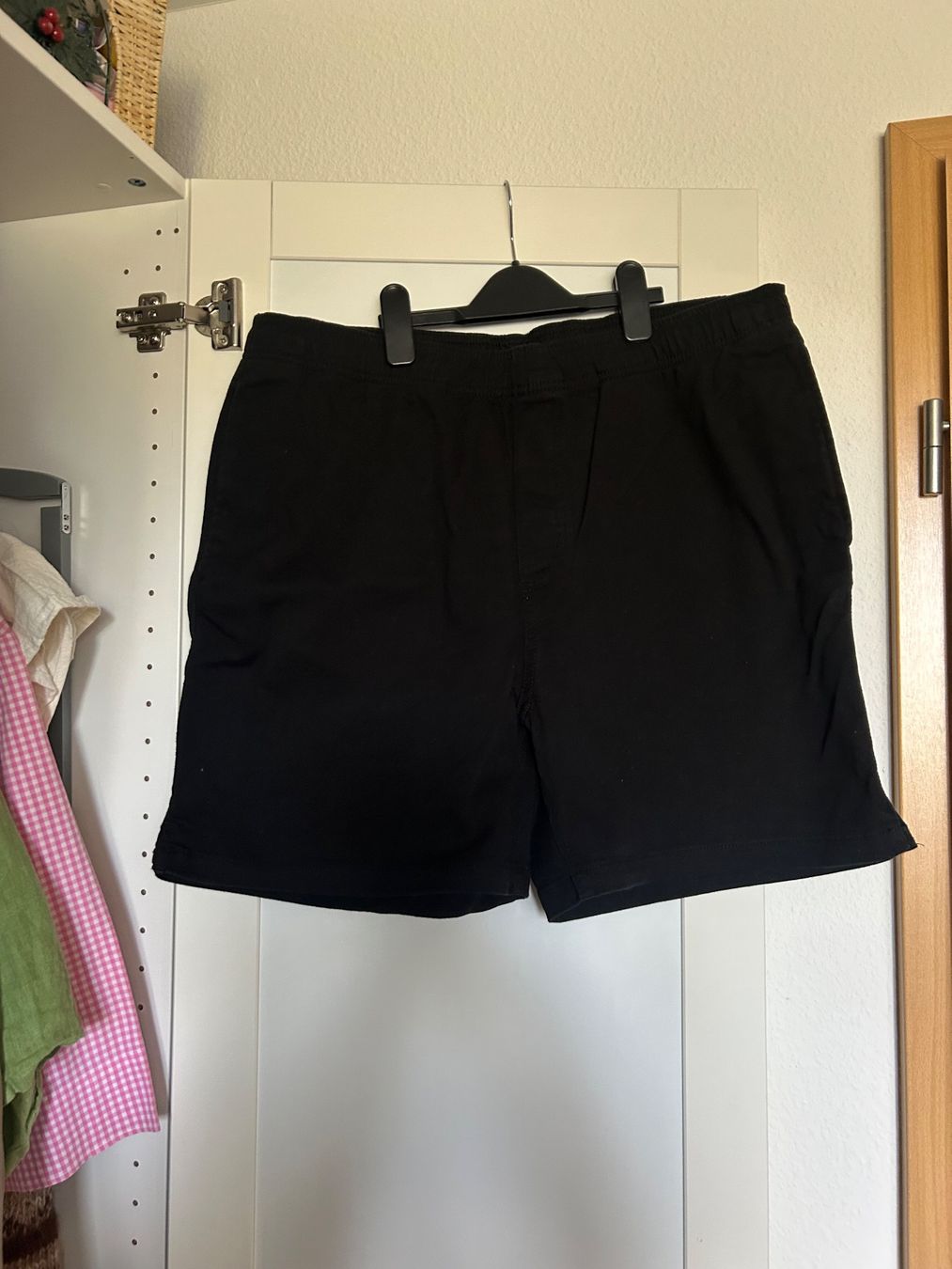 H&M Pantaloni: Kurze Hose Schwarz L – Usato da Therwil venduto da erm_dg6q