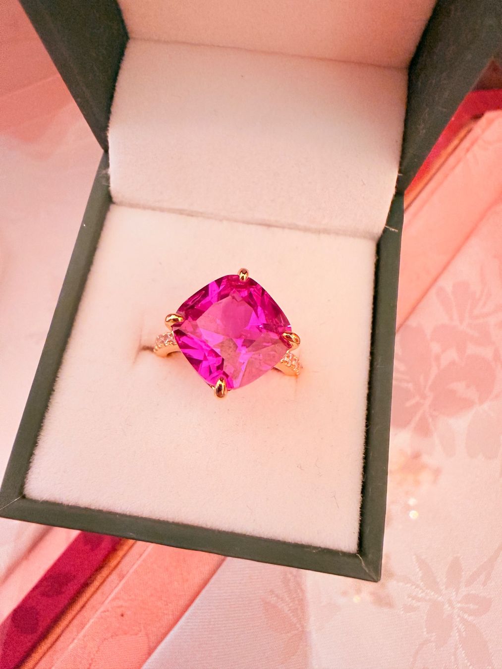 Anelli: Bague Saphir Rose – Nuovo e nell'imballaggio originale da St-Maurice venduto da Sandrinette123 4