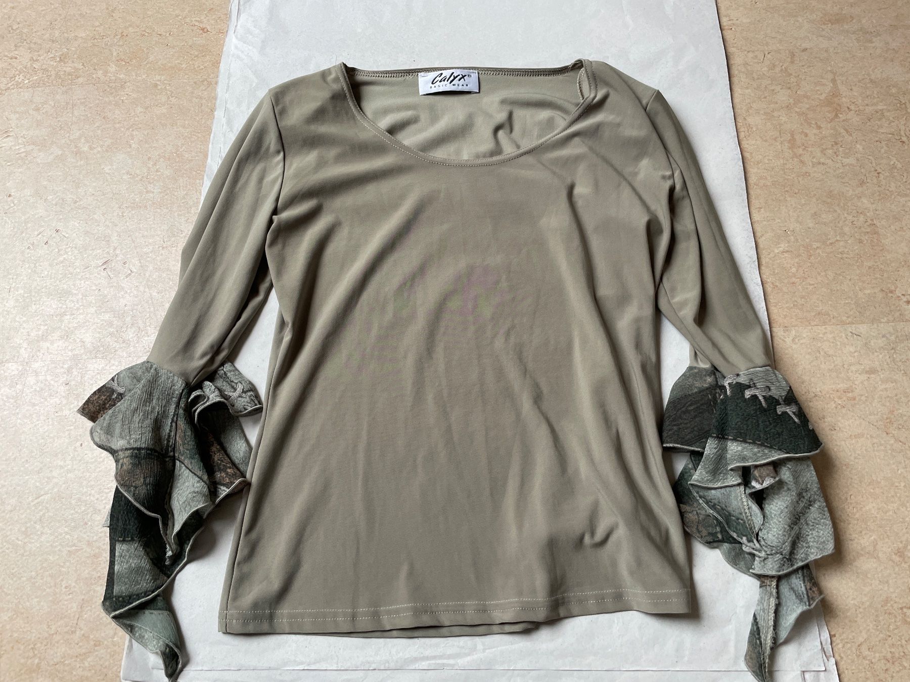 Maglioni & Felpe: Schönes Shirt / Calyx / T2 – Usato da Klingnau venduto da vollmond36 5