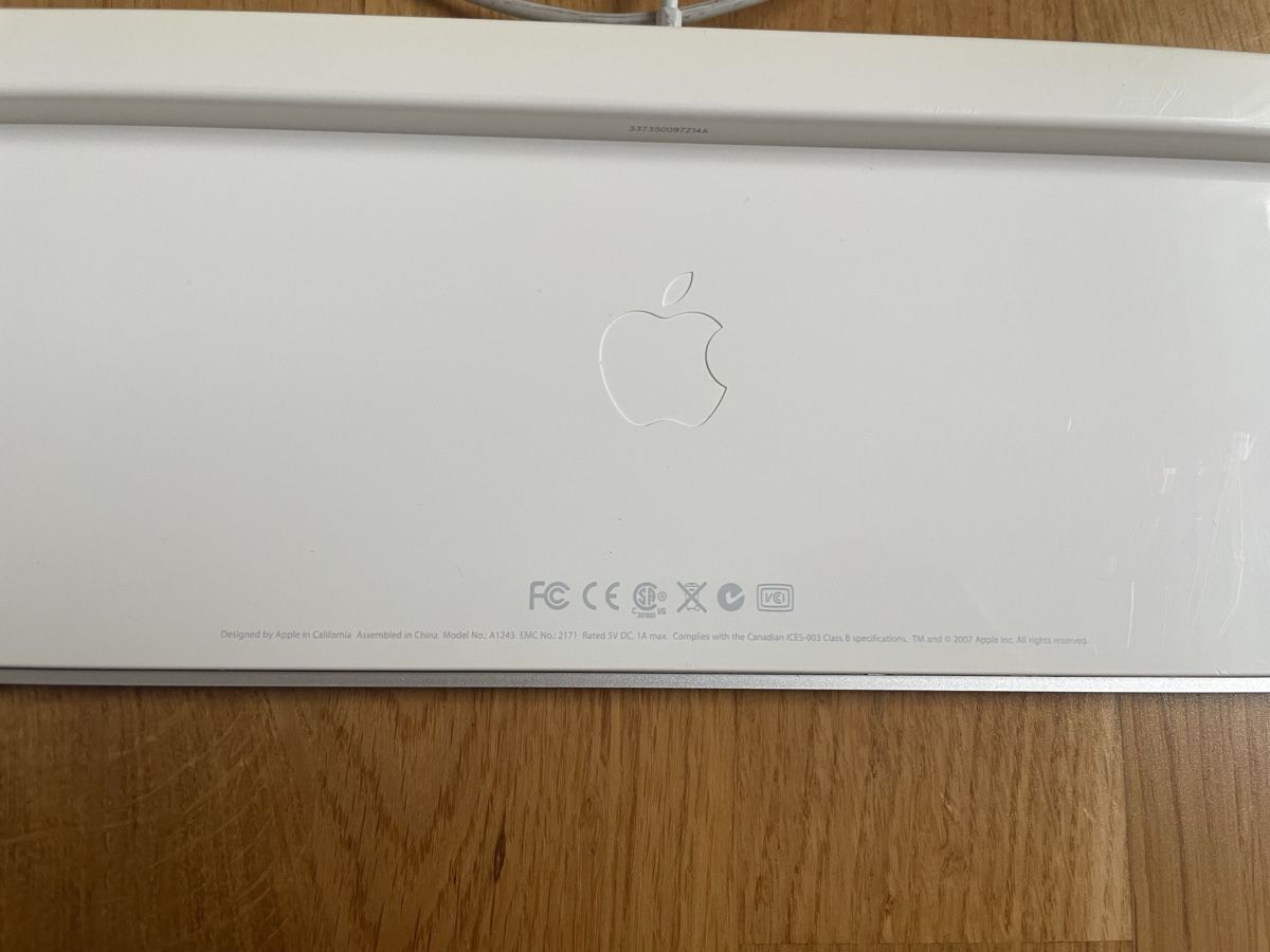 Apple Tastaturen: Apple Mac Tastatur Keyboard Model A1243 CH Layout – Gebraucht aus Oberkirch LU von obsven 6